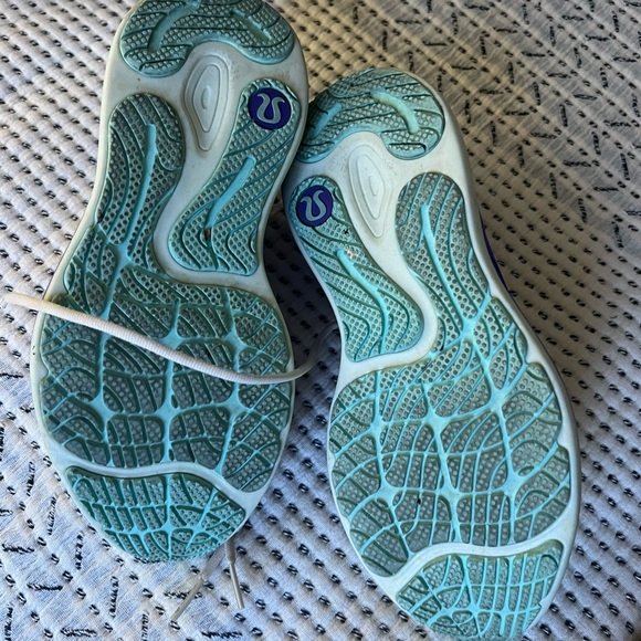 Lululemon mom running sneakers size 8 - Picture 5 of 6